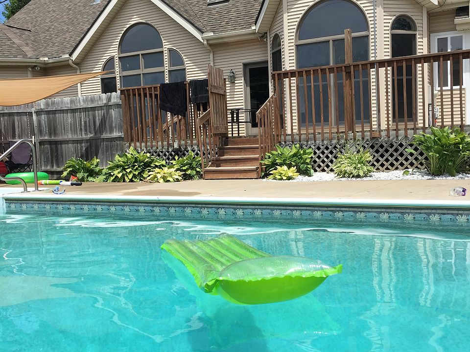 1st image of 8066 Meadowlane Dr
