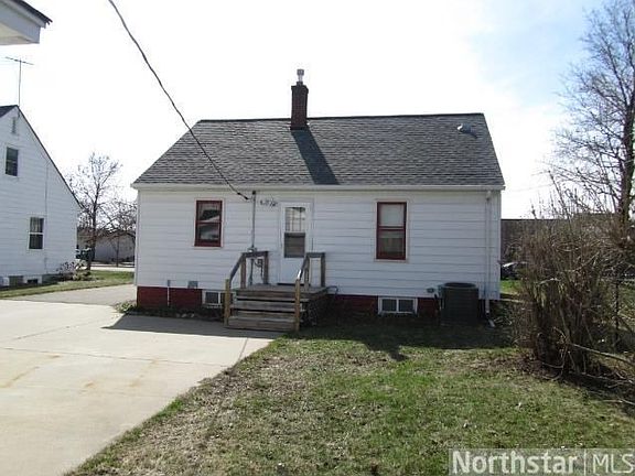 3rd image of 224 1st Ave NE