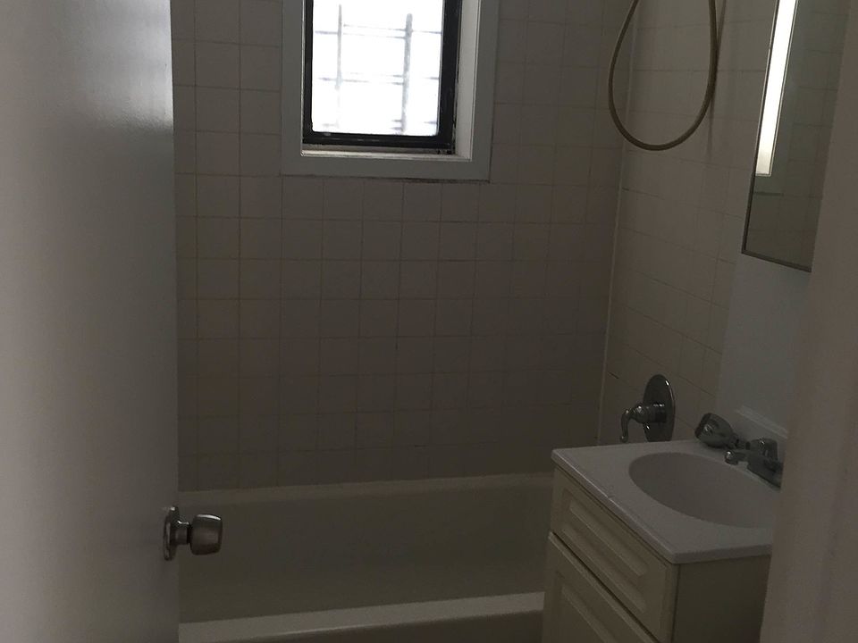 2nd image of 2256 Haviland Ave #2G