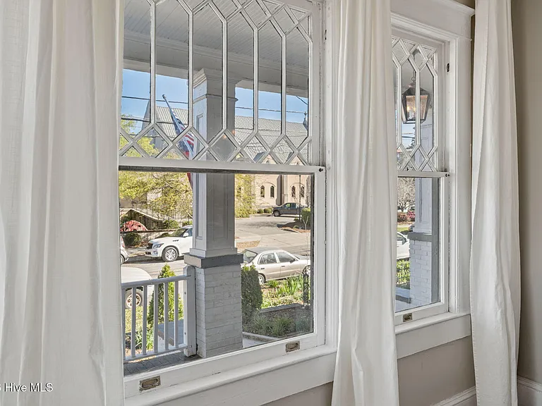 308 Dock St #LOWER — Photo 15