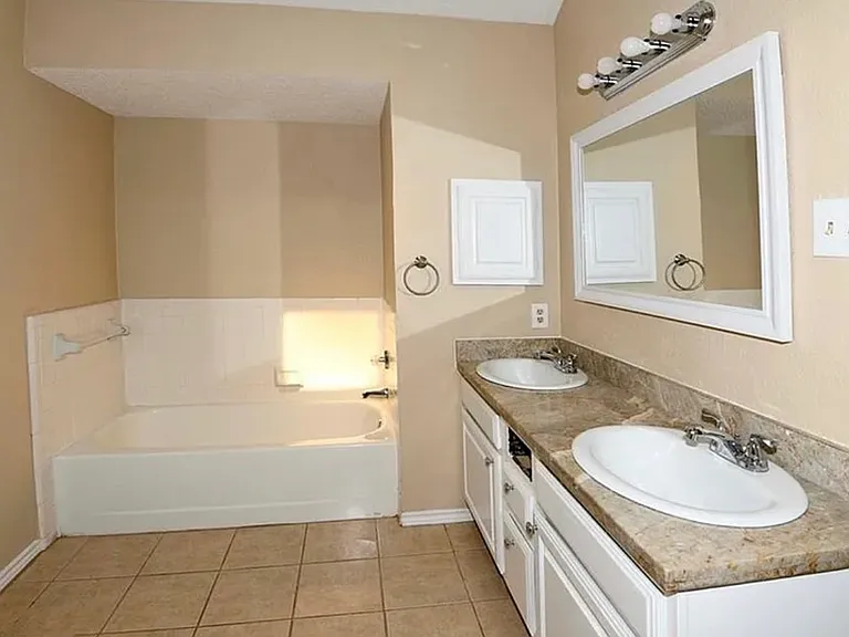 2002 Azalea St — Photo 16