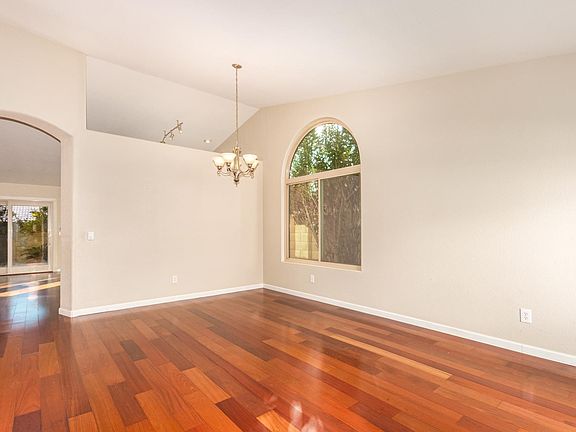 3rd image of 4531 E Grovers Ave