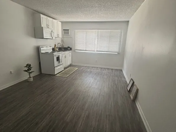 15135 Victory Blvd, Van Nuys, CA 91411