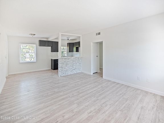4th image of 1405 Smith Dr