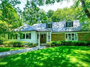 11 Merrivale Rd, Great Neck, NY 11021