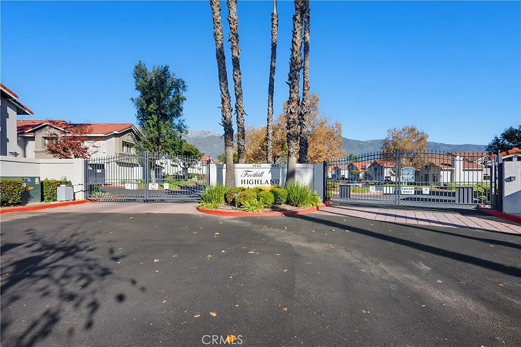 3 bed, 2.5 bath, 1244 sqft, $2,850 — Photo 2