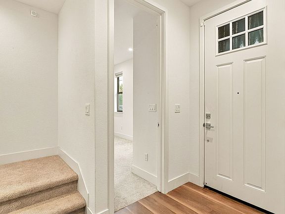 3rd image of 308 Marquetta Cir