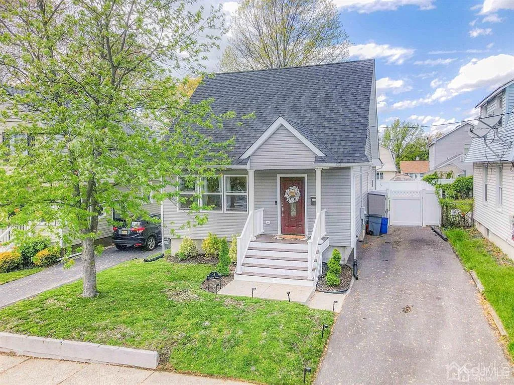 39 Pershing Ave photo 1
