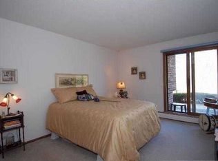35 Nathan Ln N APT 101, Plymouth, MN 55441