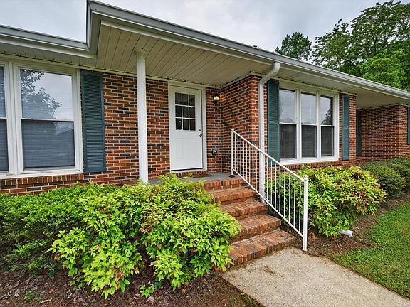 2nd image of 817 Taylor Cir