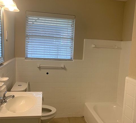 5th image of 405 N Burnett Dr