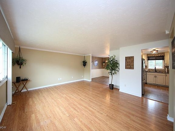 3rd image of 726 N Fork Way