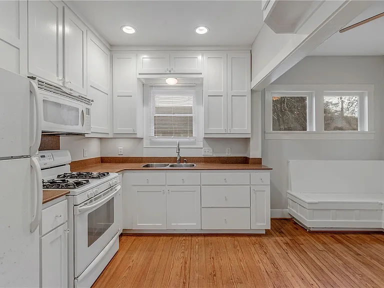 304 N Haswell Dr — Photo 8