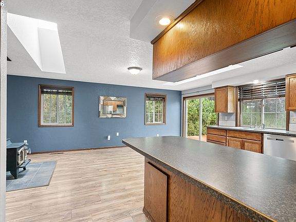 5th image of 835 SW 13th Pl