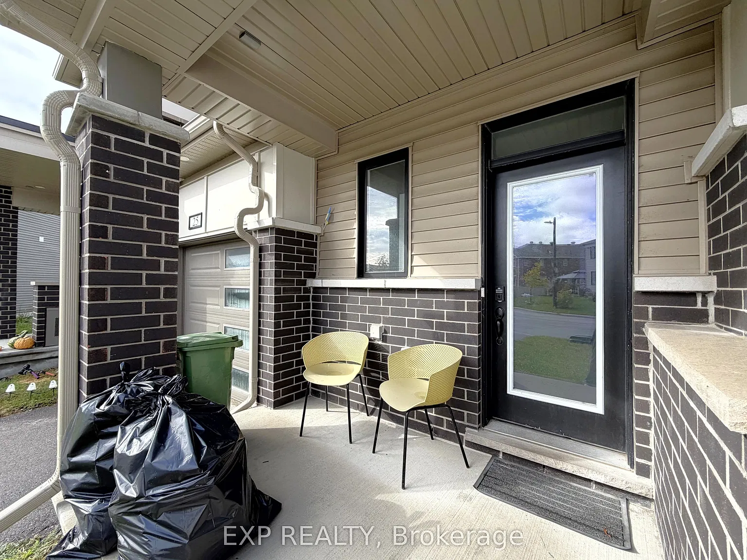 3 bed, $2,700 — Photo 2