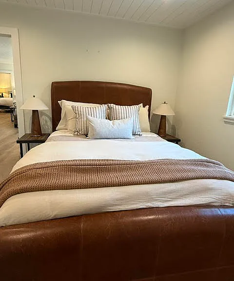 Bedroom 2, Leather bed