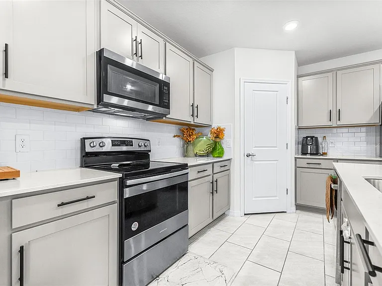 1050 Michelangelo Ln — Photo 11