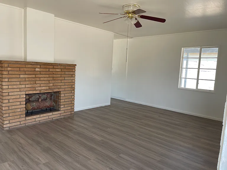 916 W Piedmont Rd — Photo 3