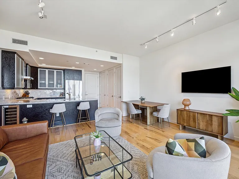 2207 Bancroft St #907 — Photo 5