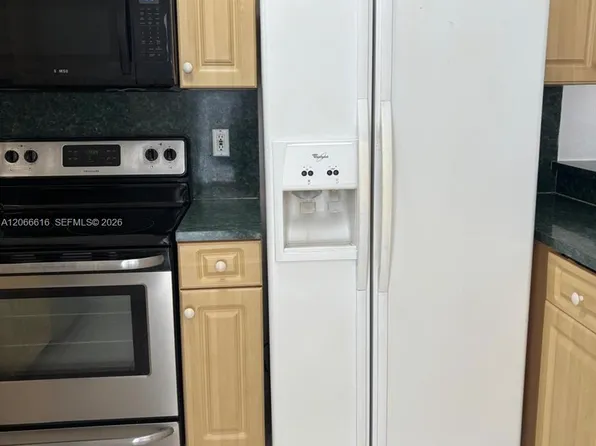 2953 W 80th St APT 204, Hialeah, FL 33018