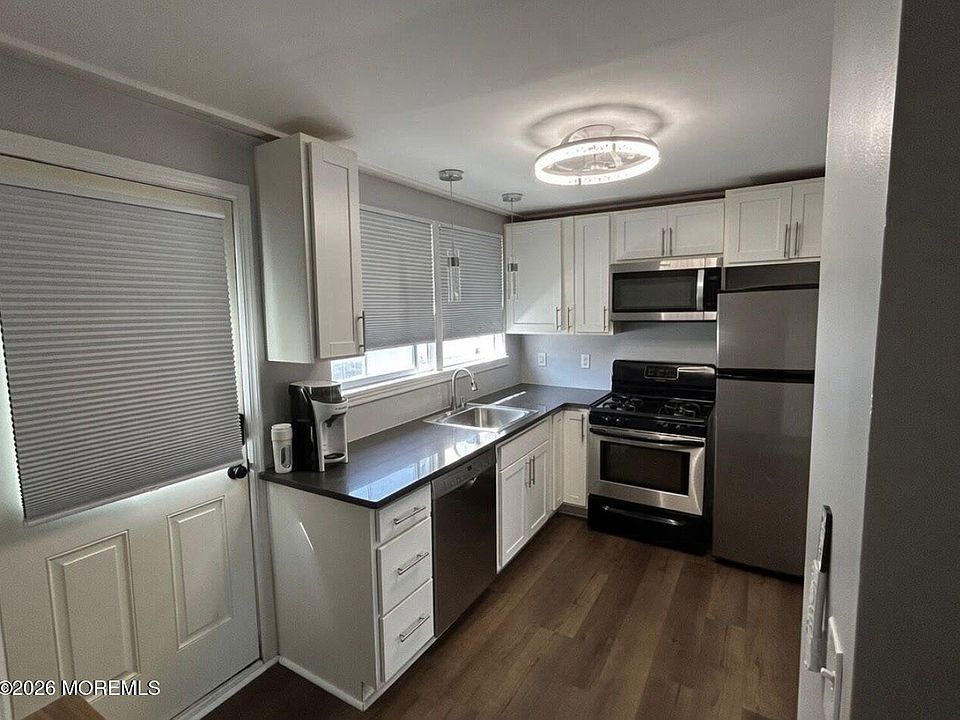 2nd image of 707 Beachview Avenue