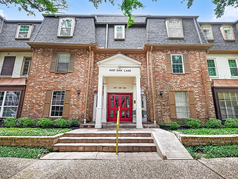 359 N Post Oak Ln #127 — Photo 2