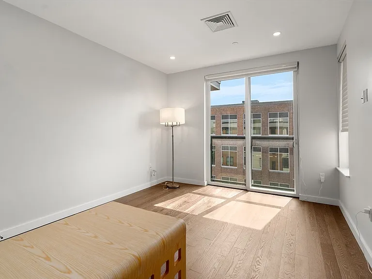 68 Los Angeles St #Penthouse 6 — Photo 10