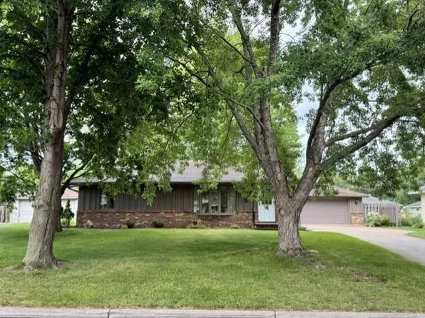 8633 Greenway Ave S, Cottage Grove, MN 55016