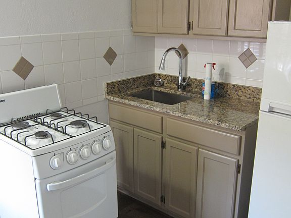 4th image of 908 N Estrella St