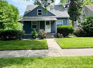 19340 Beaconsfield St, Harper Woods, MI 48225