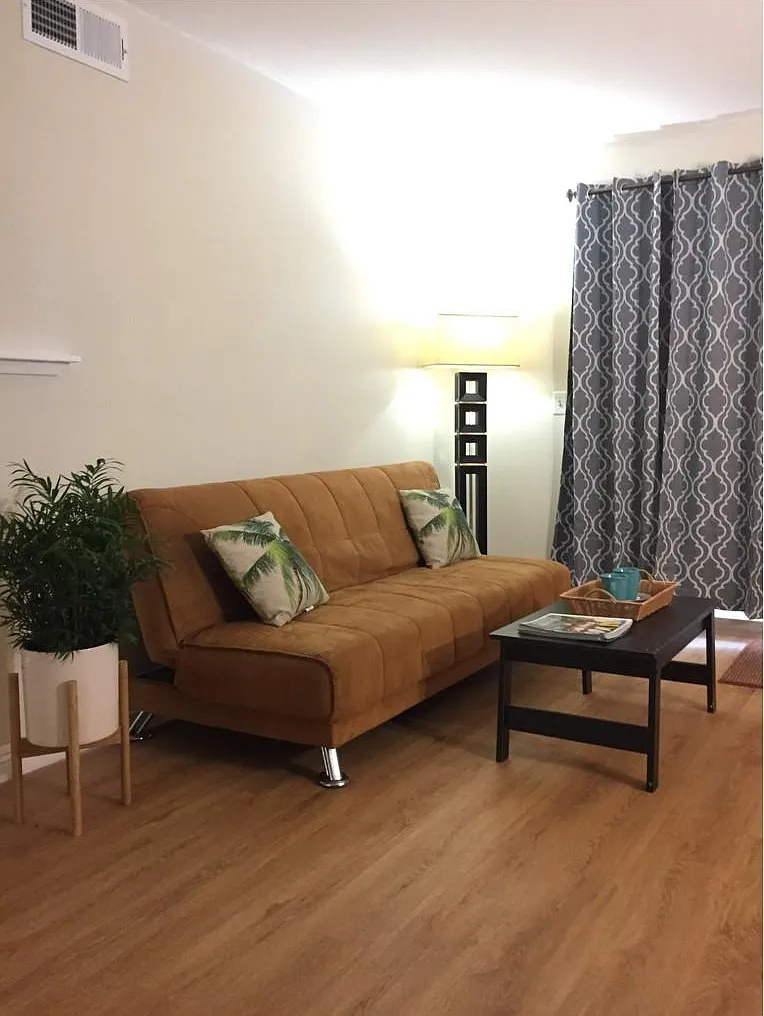 4 bed, 1450 sqft, $3,300 — Photo 2