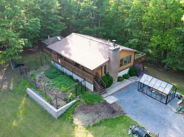 68 Maplewood Ln, Hedgesville, WV 25427