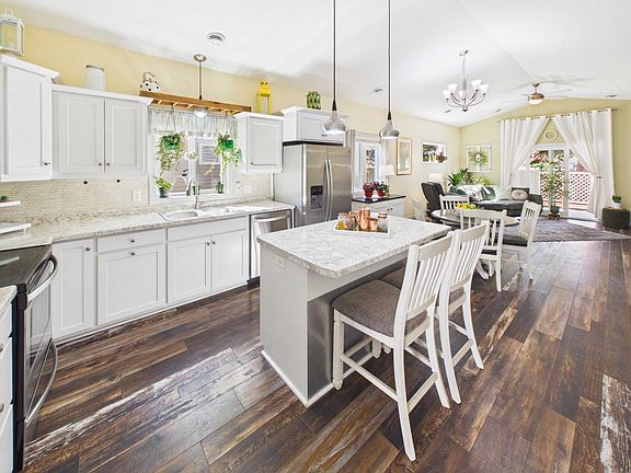 3rd image of 131 Bantam Rd