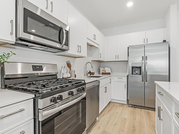 3rd image of 72 Eagle Rock Ave #1206