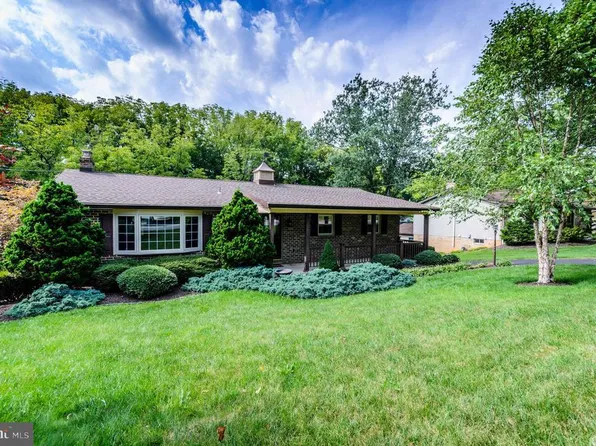 391 Allegheny Dr, York, PA 17402