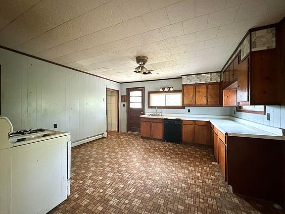 4th image of 109 1st St