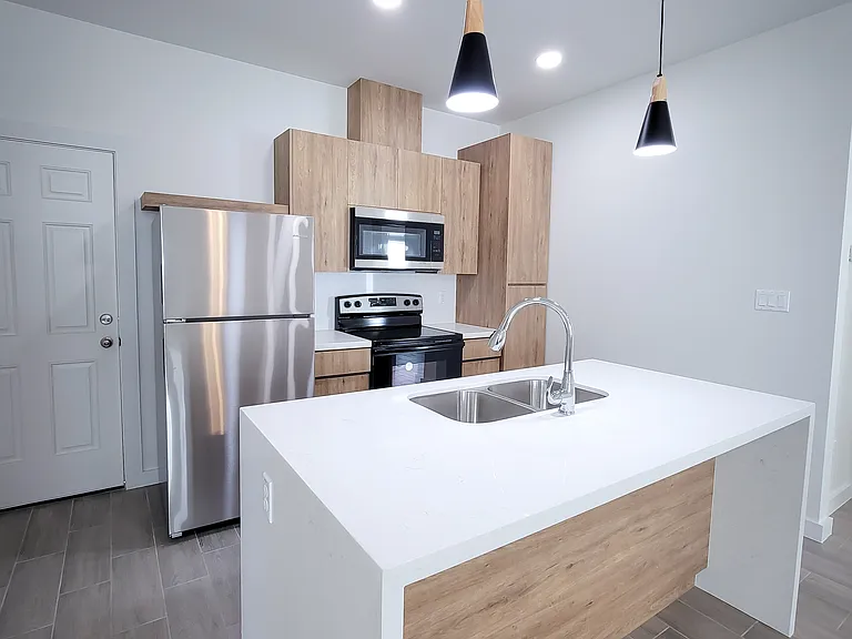 1404 W Platinum Dr #4 — Photo 1