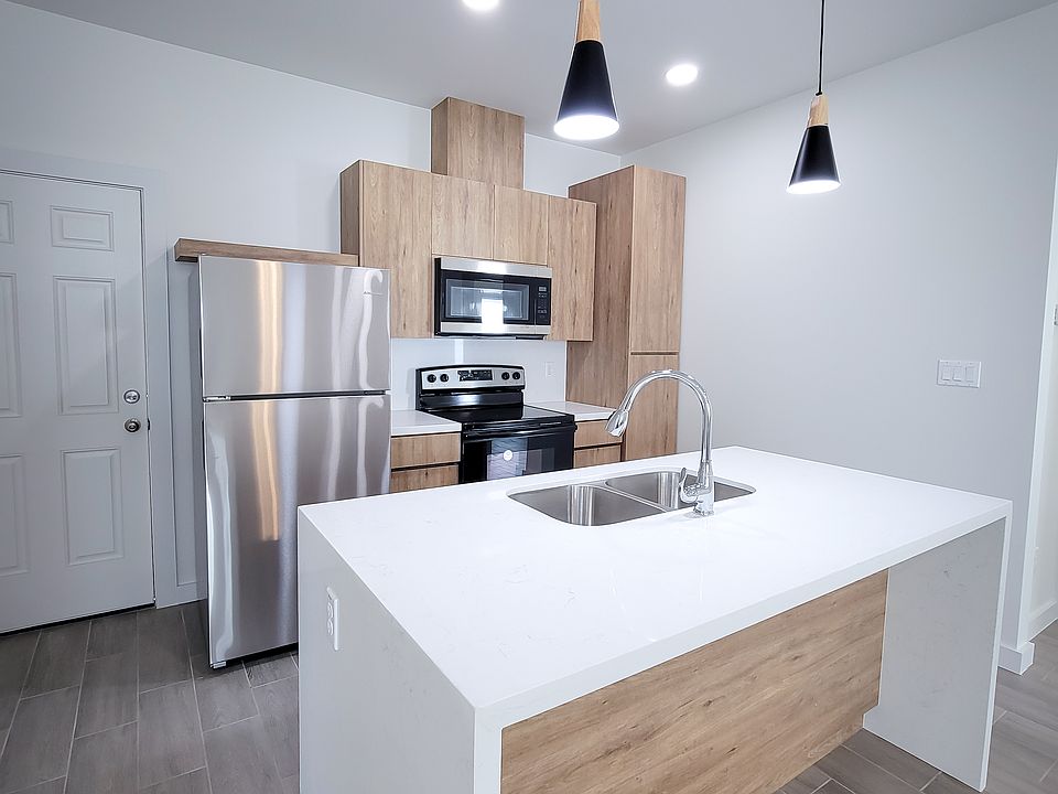 1st image of 1404 W Platinum Dr #4
