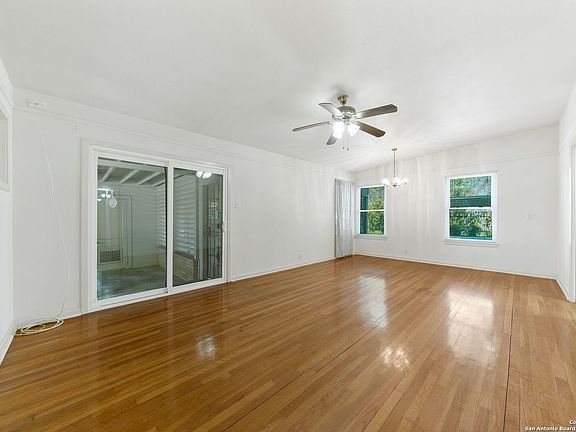 4th image of 127 TEAKWOOD LN