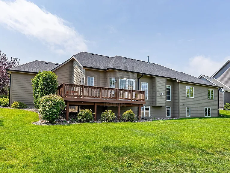2305 NE Hanover Ct — Photo 36