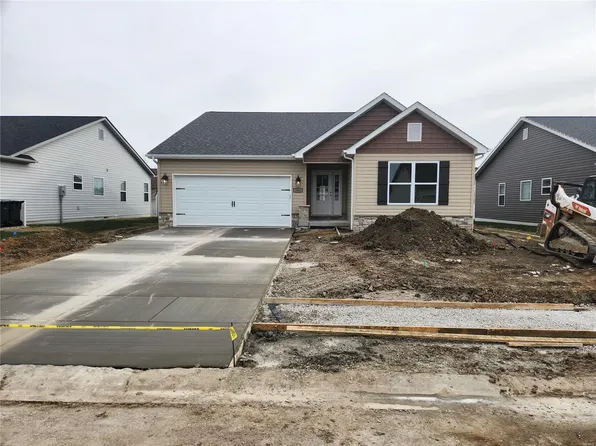800 Topaz Ct, Mascoutah, IL 62258