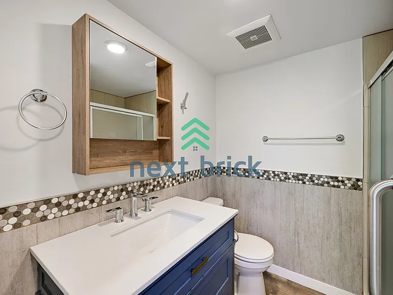 528 NE Serpentine Pl — Photo 12