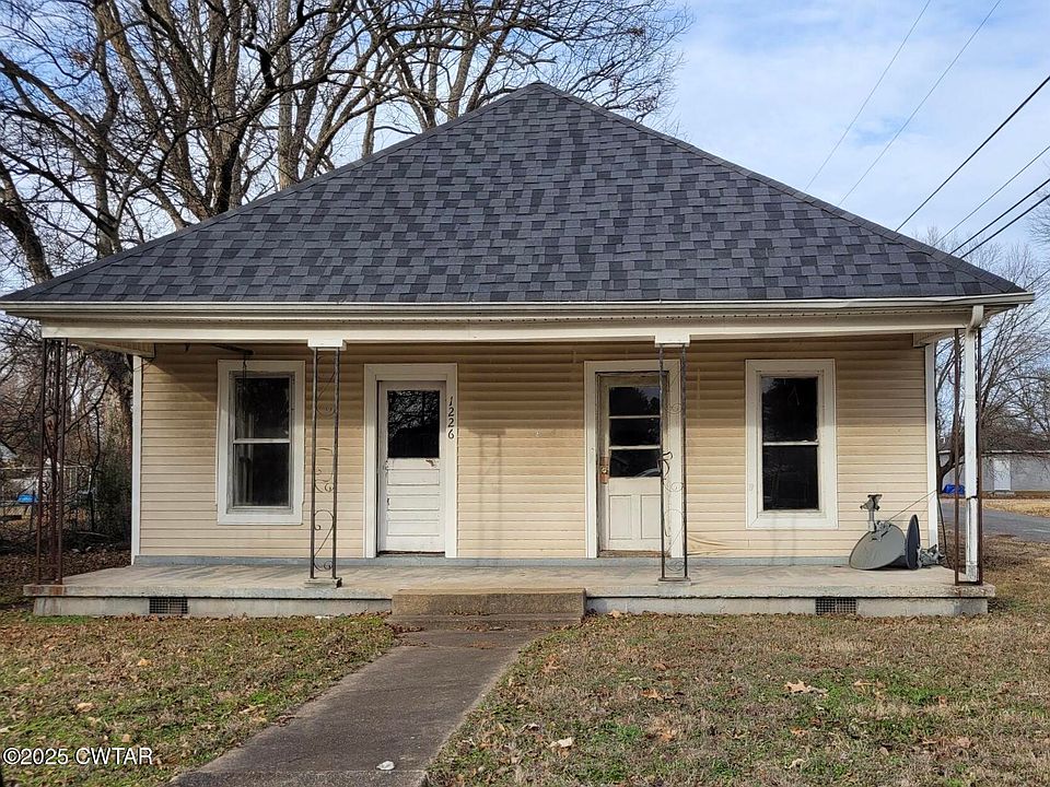 1st image of 1226 Moss St