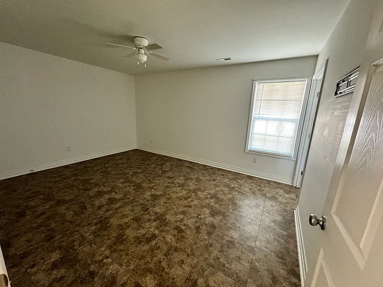 105 E North St — Photo 9