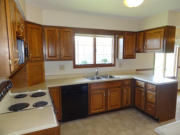 5th image of 107 W Woodbine Dr