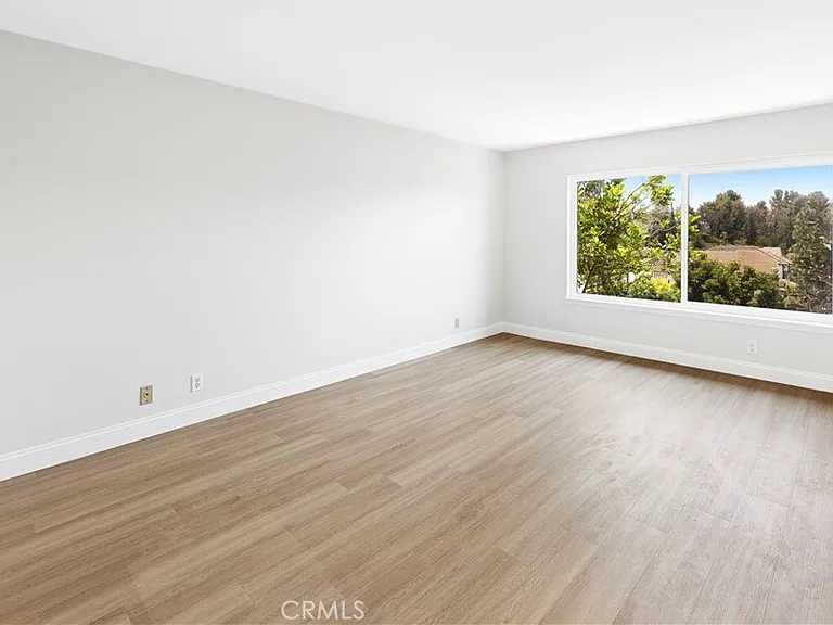 24242 Briones Dr — Photo 30