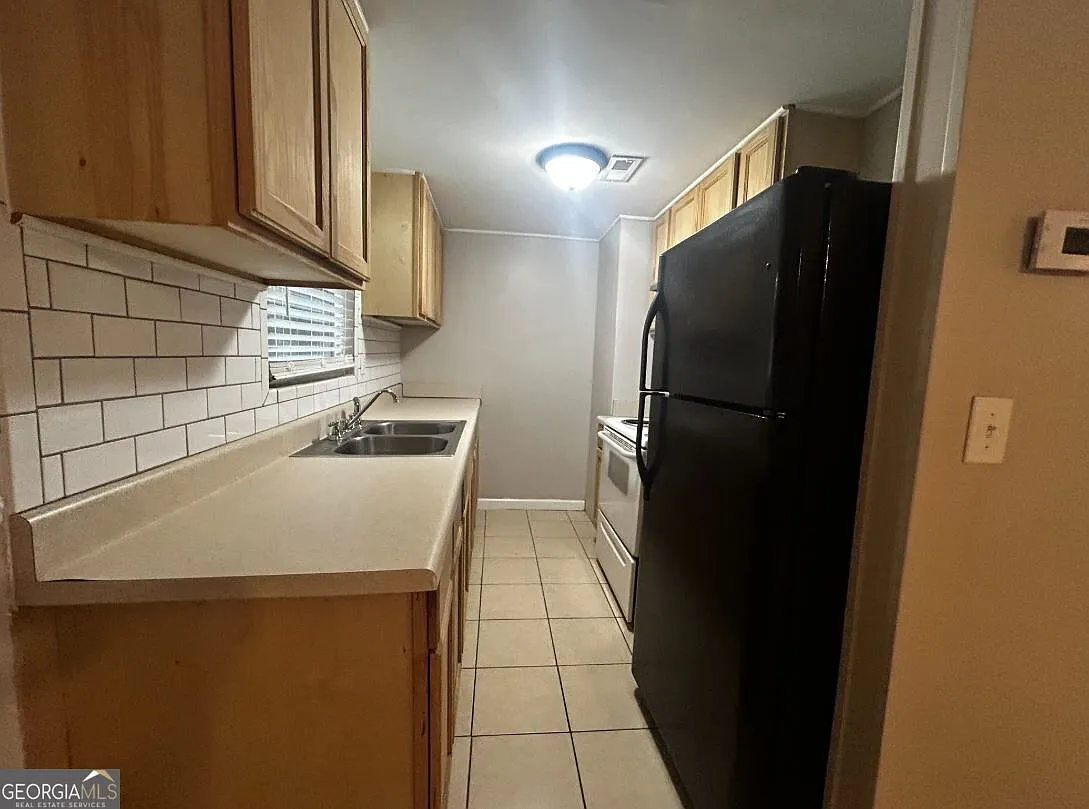 418 Walter St NW — Photo 3