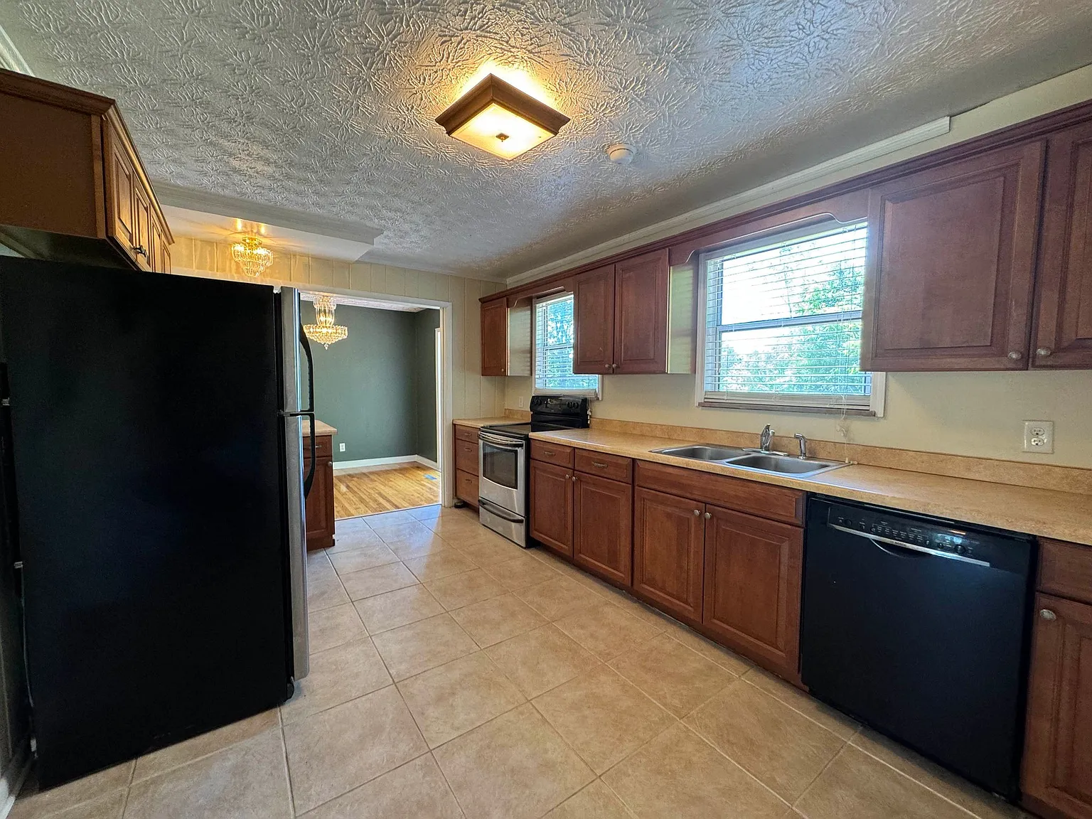 3 bed, 1584 sqft, $1,700 — Photo 4