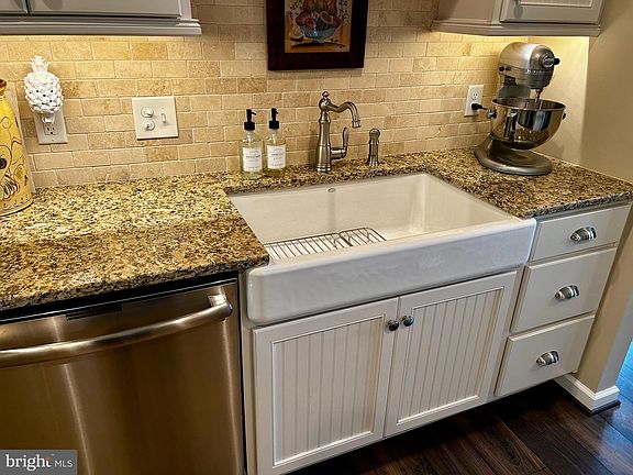 4th image of 140 Dolomite Dr