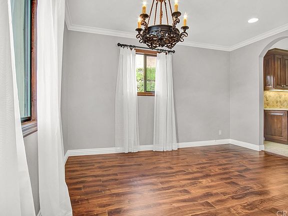 5th image of 824 Irving Dr